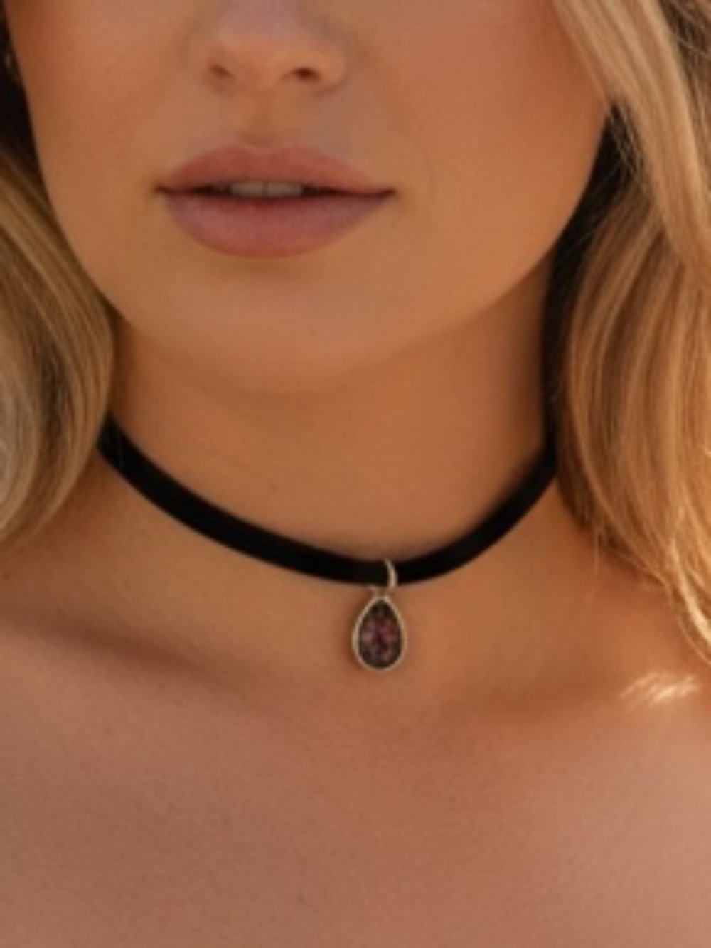 Choker necklace with Purple teardrop pendant